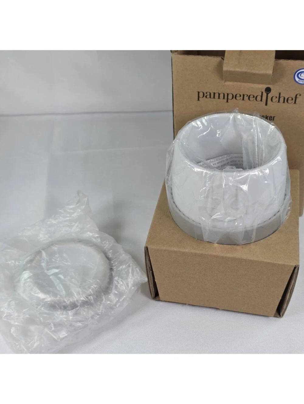 Pampered Chef Ceramic Microwave Egg Cooker W/Lid & Silicone Sleeve #1529 New
